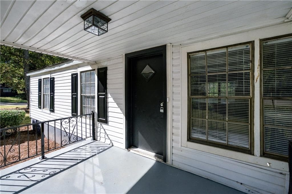 3 bedroom, 2 bathroom, 1,056 sq ft single family residence for sale at 197 Cedar Drive, Commerce, GA 30529 — photo 3