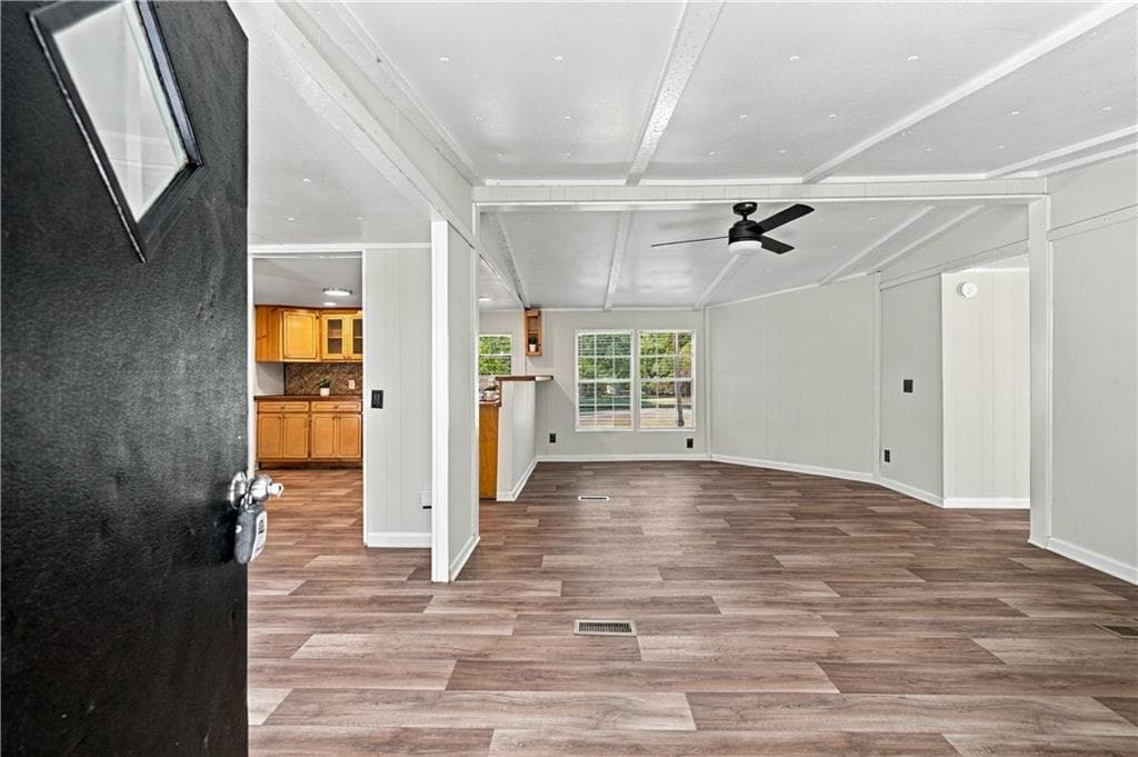 3 bedroom, 2 bathroom, 1,056 sq ft single family residence for sale at 197 Cedar Drive, Commerce, GA 30529 — photo 4