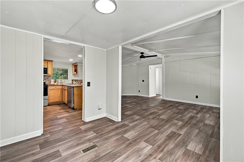 3 bedroom, 2 bathroom, 1,056 sq ft single family residence for sale at 197 Cedar Drive, Commerce, GA 30529 — photo 10