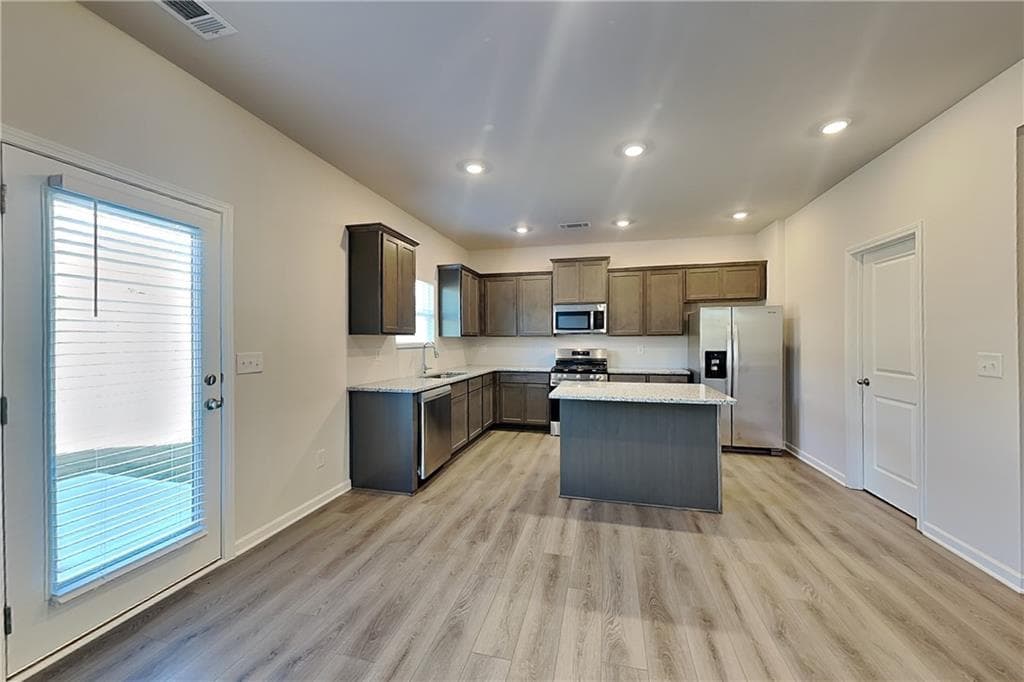 4 bedroom, 3 bathroom, 2,200 sq ft single family residence for rent at 197 Bloomfield Circle, Canton, GA 30114 for $2,500 a month — photo 5