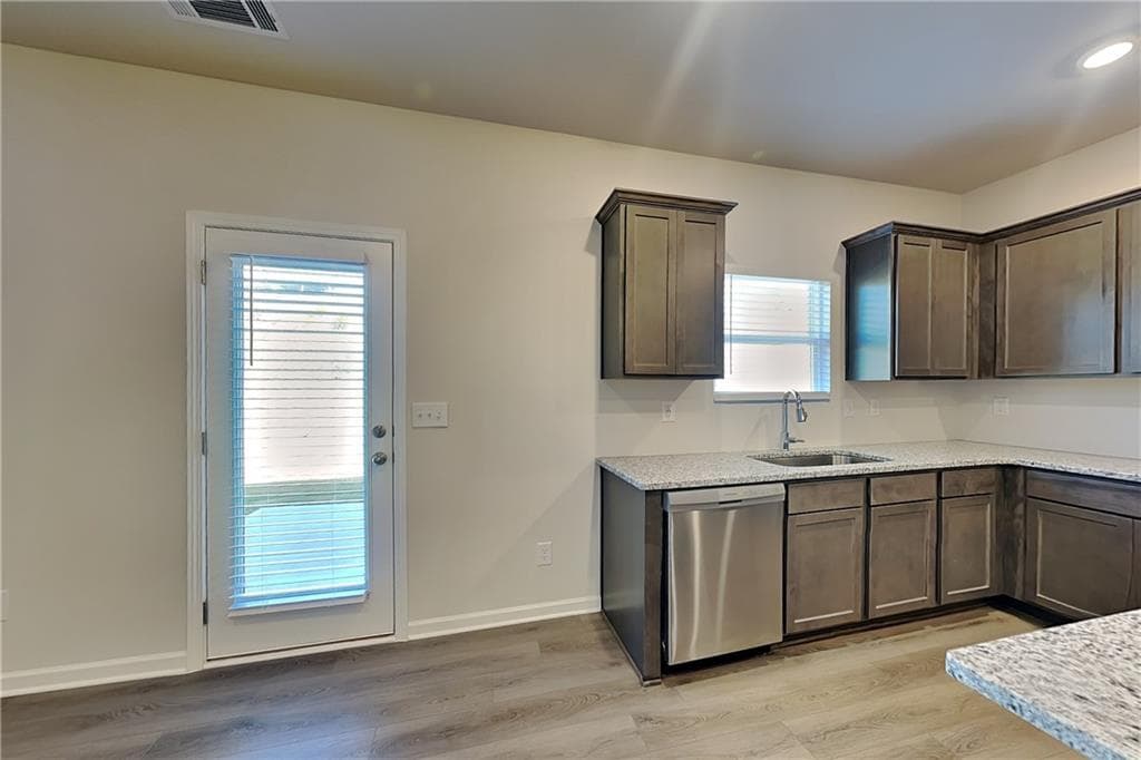 4 bedroom, 3 bathroom, 2,200 sq ft single family residence for rent at 197 Bloomfield Circle, Canton, GA 30114 for $2,500 a month — photo 6