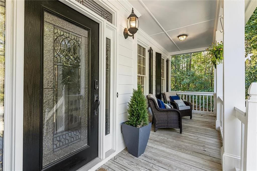 6 bedroom, 5 bathroom, 4,949 sq ft single family residence for sale at 125 Oakhurst Leaf Drive, Alpharetta, GA 30004 — photo 3