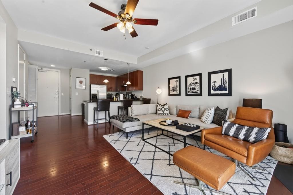 1 bedroom, 2 bathroom, 901 sq ft condominium for sale at 711 Cosmopolitan Drive 524, Atlanta, GA 30324 — photo 5