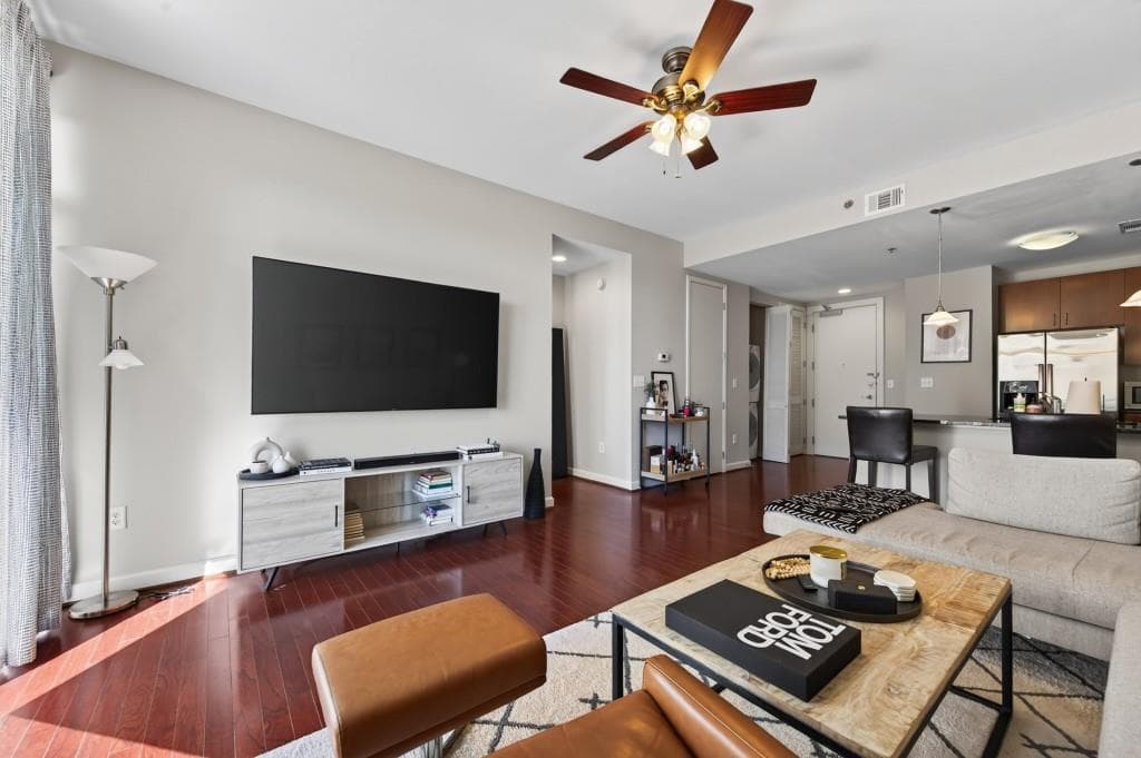 1 bedroom, 2 bathroom, 901 sq ft condominium for sale at 711 Cosmopolitan Drive 524, Atlanta, GA 30324 — photo 6
