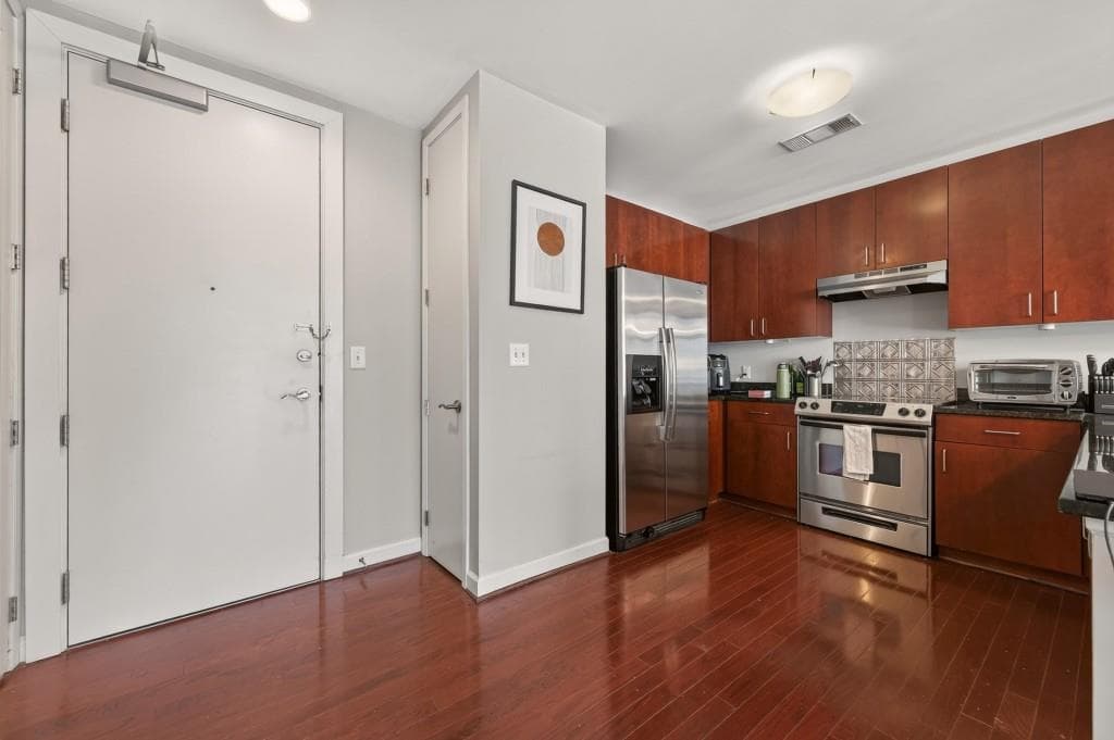1 bedroom, 2 bathroom, 901 sq ft condominium for sale at 711 Cosmopolitan Drive 524, Atlanta, GA 30324 — photo 7