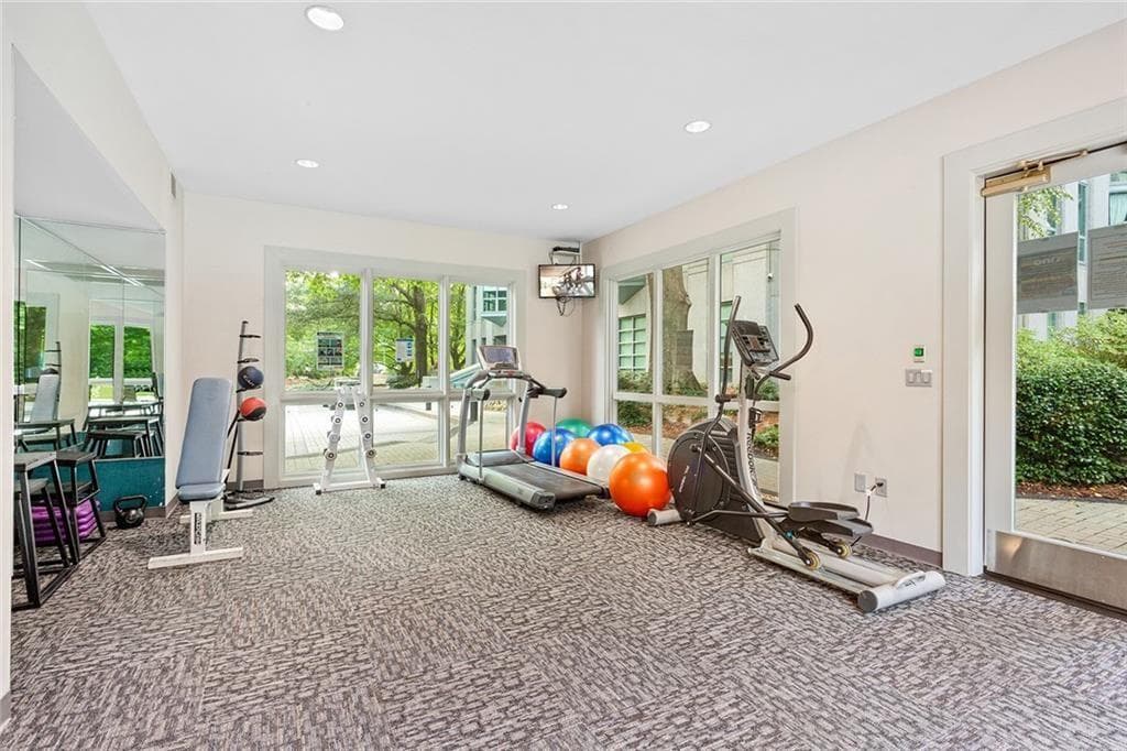 1 bedroom, 1 bathroom, 543 sq ft condominium for sale at 2870 Pharr Court South 1003, Atlanta, GA 30305 — photo 4