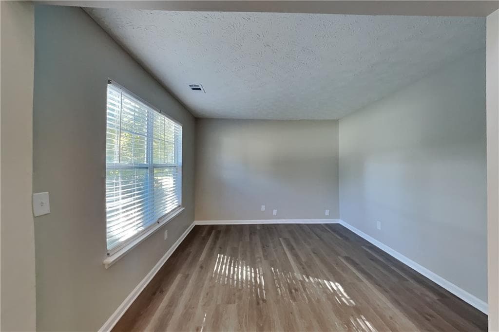 4 bedroom, 3 bathroom, 2,397 sq ft single family residence for rent at 111 Crestbend Lane, Powder Springs, GA 30127 for $2,100 a month — photo 5