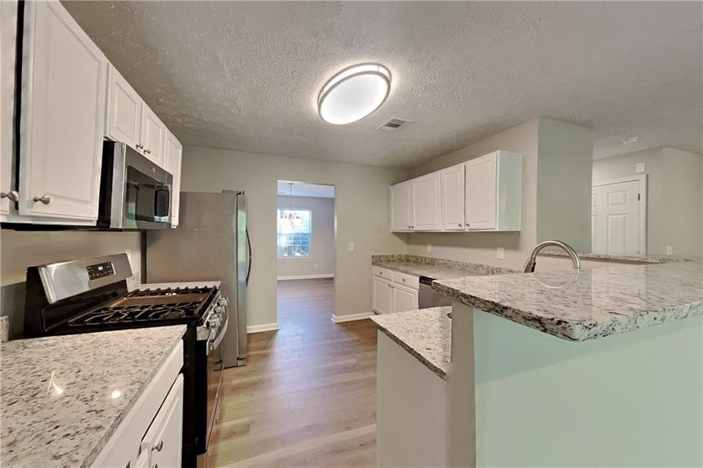 4 bedroom, 3 bathroom, 2,397 sq ft single family residence for rent at 111 Crestbend Lane, Powder Springs, GA 30127 for $2,100 a month — photo 6
