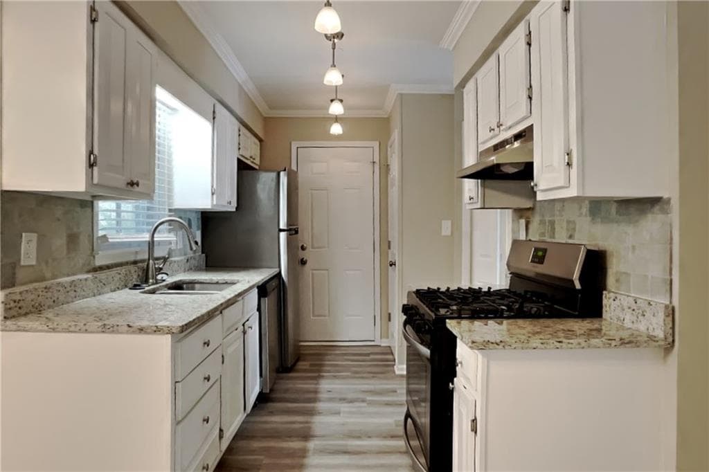 3 bedroom, 3 bathroom, 1,532 sq ft single family residence for rent at 5686 N Shores Way, Acworth, GA 30101 for $1,995 a month — photo 4