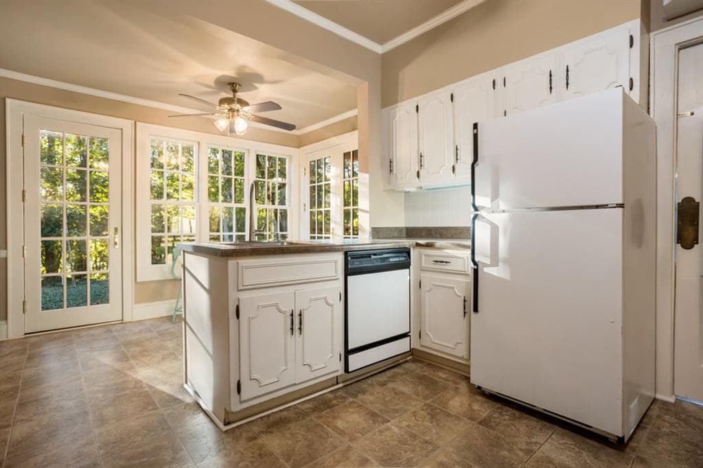 4 bedroom, 2 bathroom, 1,938 sq ft single family residence for sale at 444 Glendale Avenue, Decatur, GA 30030 — photo 10