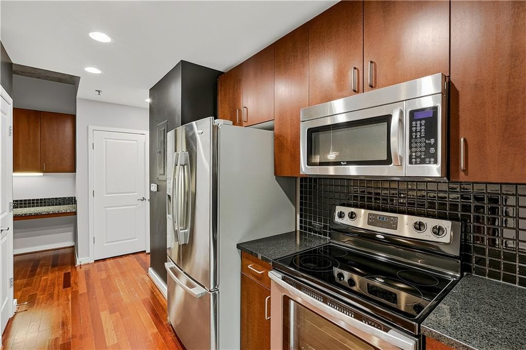 1 bedroom, 1 bathroom, 771 sq ft condominium for rent at 250 Pharr Road 306, Atlanta, GA 30305 for $1,995 a month — photo 3