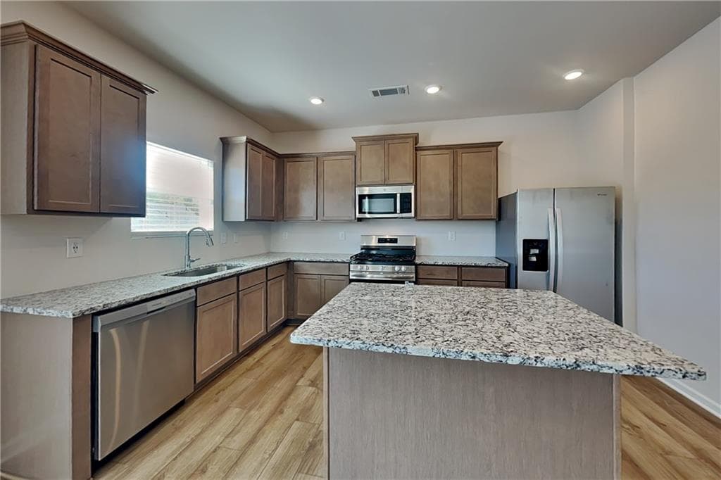 4 bedroom, 3 bathroom, 2,200 sq ft single family residence for rent at 353 Bloomfield Circle, Canton, GA 30114 for $2,500 a month — photo 4