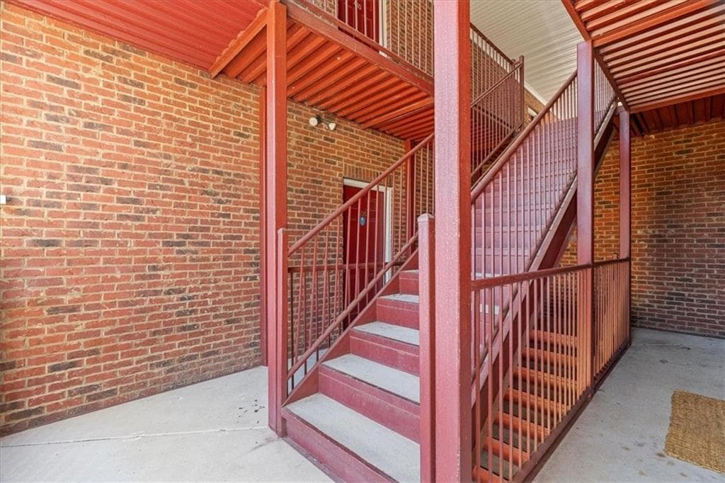 1 bedroom, 1 bathroom, 805 sq ft condominium for sale at 406 Waterford Drive, Calhoun, GA 30701 — photo 2