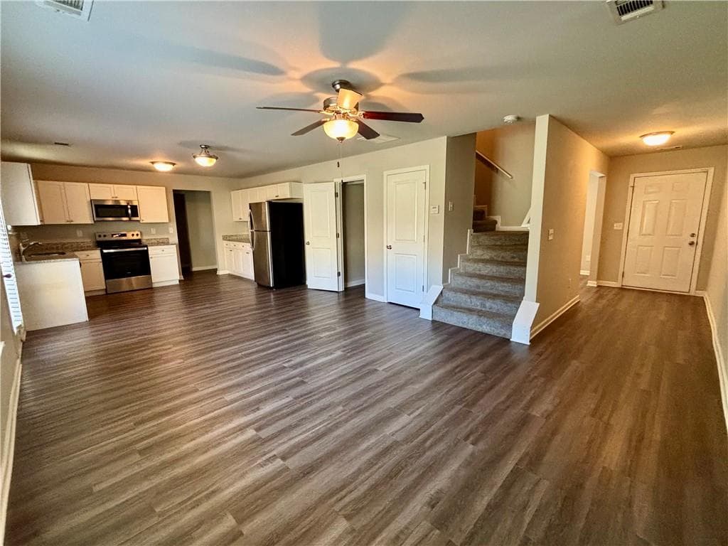 4 bedroom, 3 bathroom, 1,928 sq ft single family residence for rent at 321 Nutwood Trace, Locust Grove, GA 30248 for $1,850 a month — photo 4