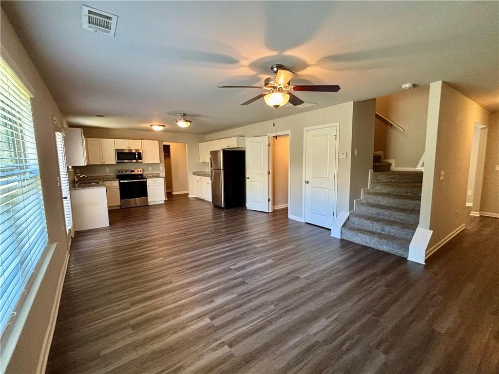 4 bedroom, 3 bathroom, 1,928 sq ft single family residence for rent at 321 Nutwood Trace, Locust Grove, GA 30248 for $1,850 a month — photo 6