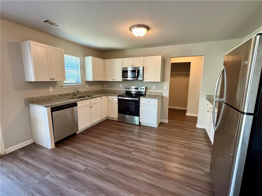 4 bedroom, 3 bathroom, 1,928 sq ft single family residence for rent at 321 Nutwood Trace, Locust Grove, GA 30248 for $1,850 a month — photo 7