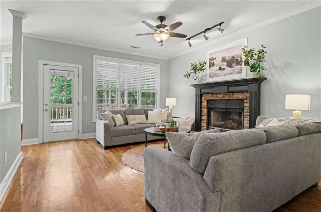 4 bedroom, 4 bathroom, 3,400 sq ft single family residence for sale at 1020 Patina Pt, Peachtree City, GA 30269 — photo 4