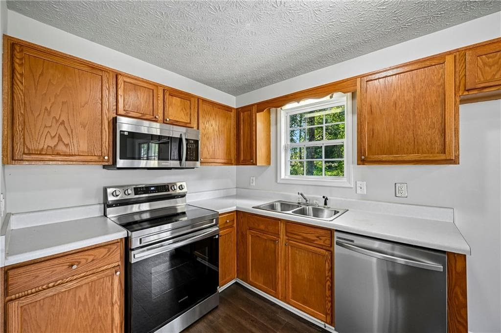 3 bedroom, 2 bathroom, 1,155 sq ft single family residence for sale at 85 Grove Place, Temple, GA 30179 — photo 2