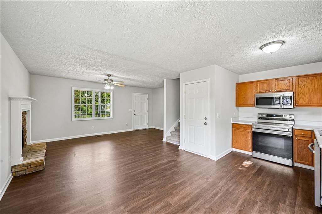 3 bedroom, 2 bathroom, 1,155 sq ft single family residence for sale at 85 Grove Place, Temple, GA 30179 — photo 3
