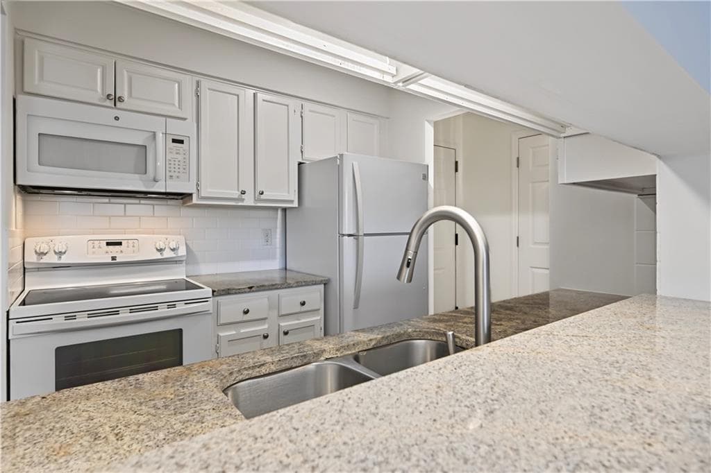 1 bedroom, 2 bathroom, 760 sq ft condominium for sale at 300 Johnson Ferry Road B512, Sandy Springs, GA 30328 — photo 8