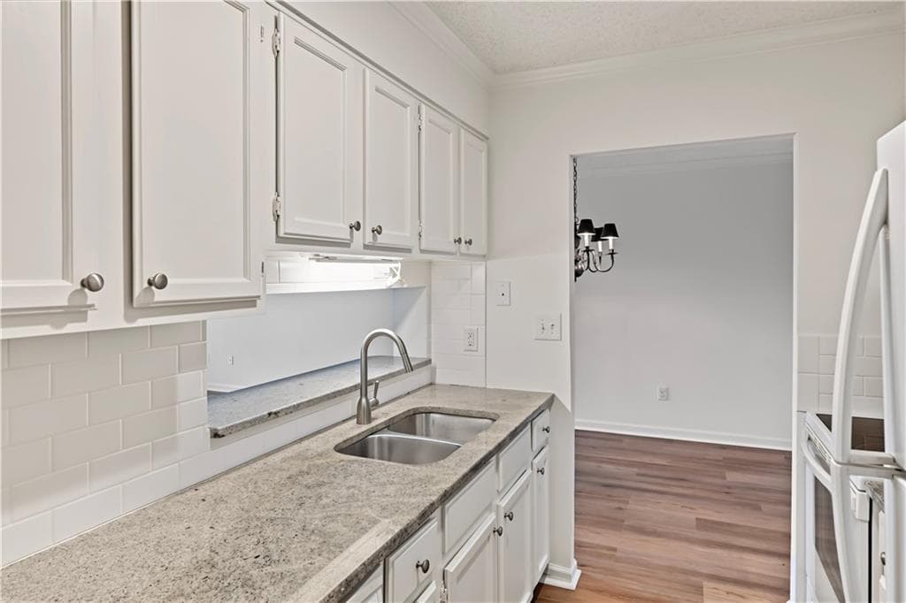 1 bedroom, 2 bathroom, 760 sq ft condominium for sale at 300 Johnson Ferry Road B512, Sandy Springs, GA 30328 — photo 3
