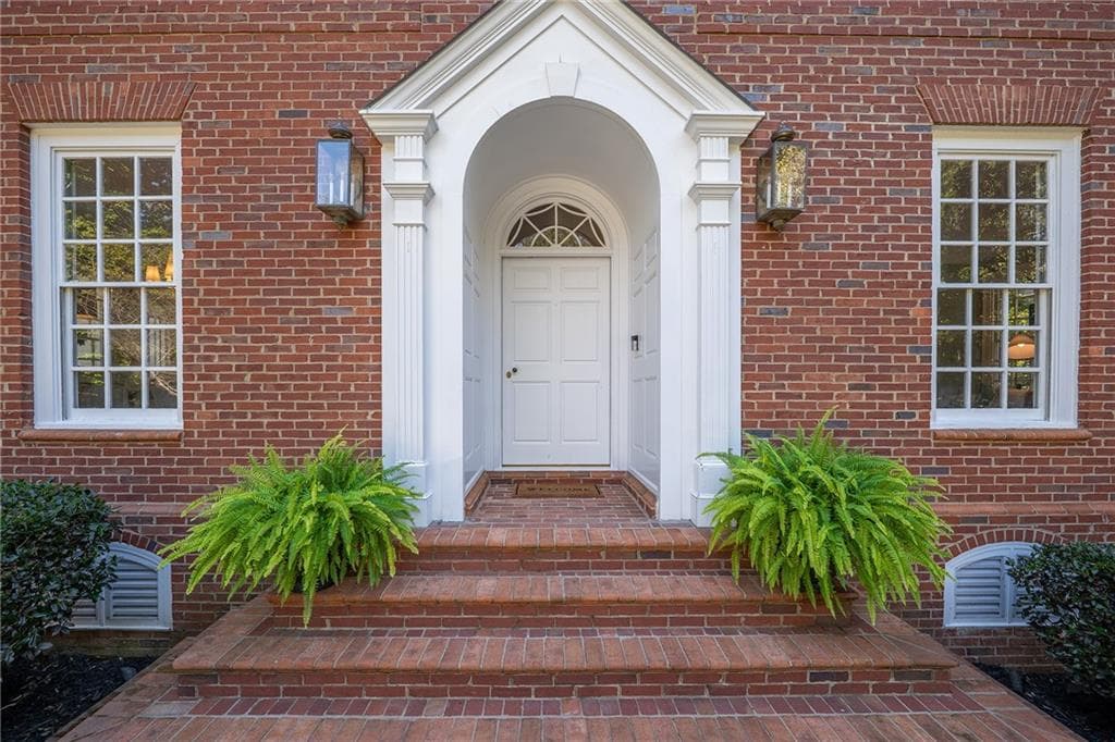 7 bedroom, 7 bathroom, 5,742 sq ft single family residence for sale at 420 Fawn Glen Drive, Roswell, GA 30075 — photo 2