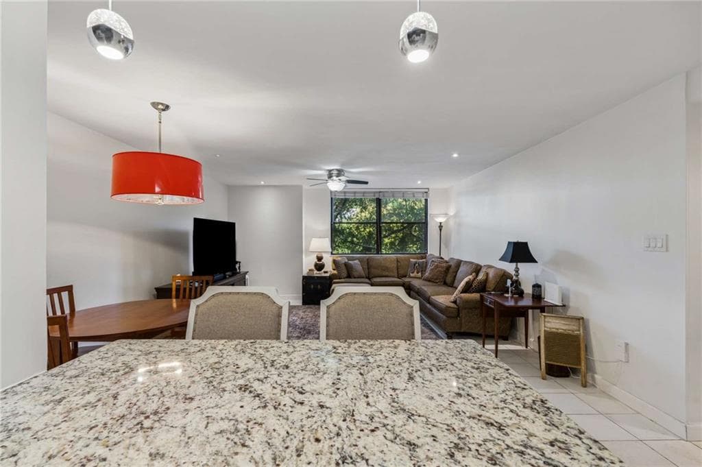 2 bedroom, 2 bathroom, 976 sq ft condominium for sale at 2965 S Pharr Court South Court 219, Atlanta, GA 30305 — photo 5