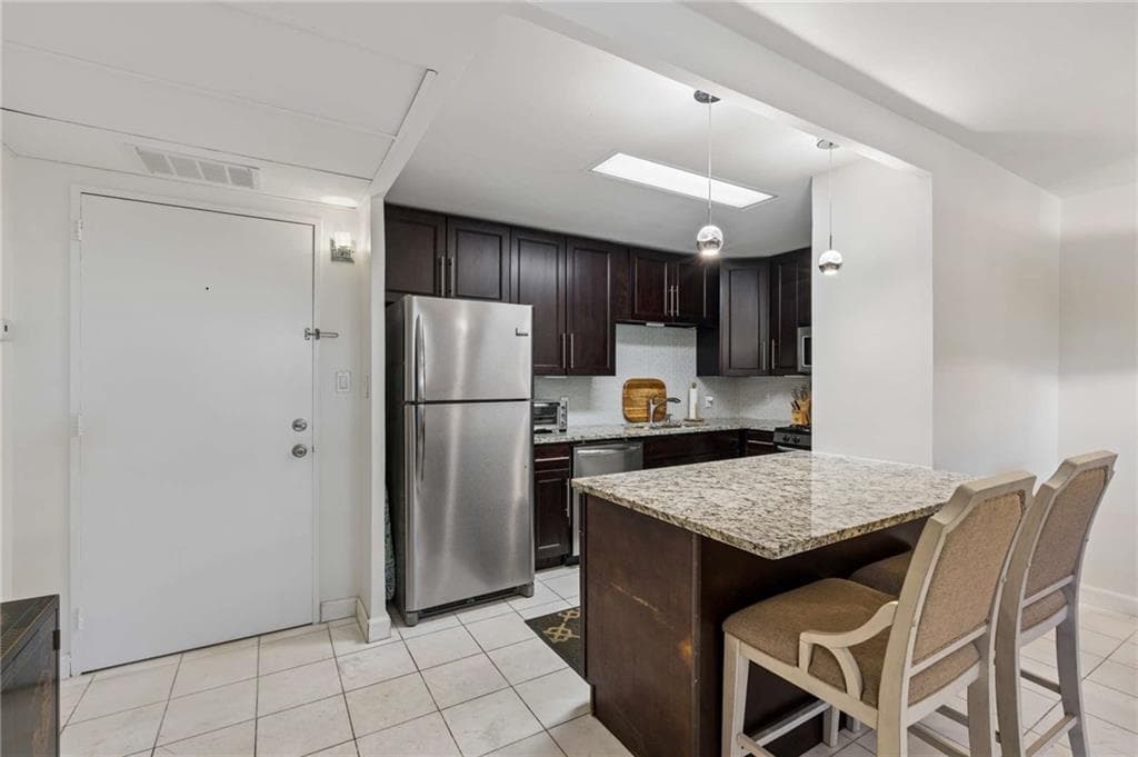2 bedroom, 2 bathroom, 976 sq ft condominium for sale at 2965 S Pharr Court South Court 219, Atlanta, GA 30305 — photo 7