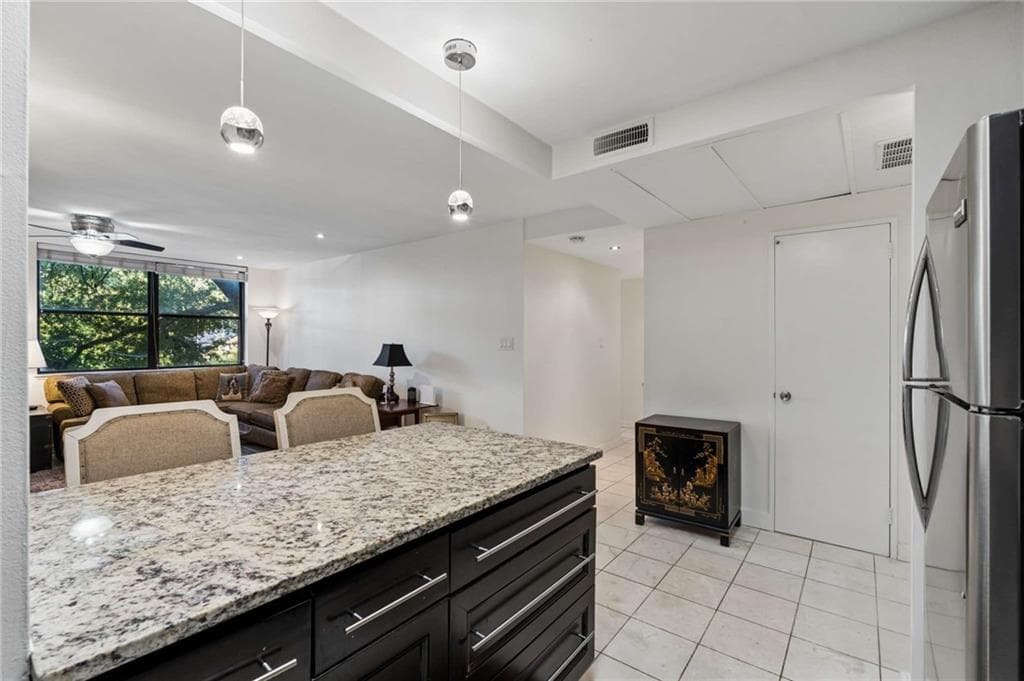 2 bedroom, 2 bathroom, 976 sq ft condominium for sale at 2965 S Pharr Court South Court 219, Atlanta, GA 30305 — photo 8