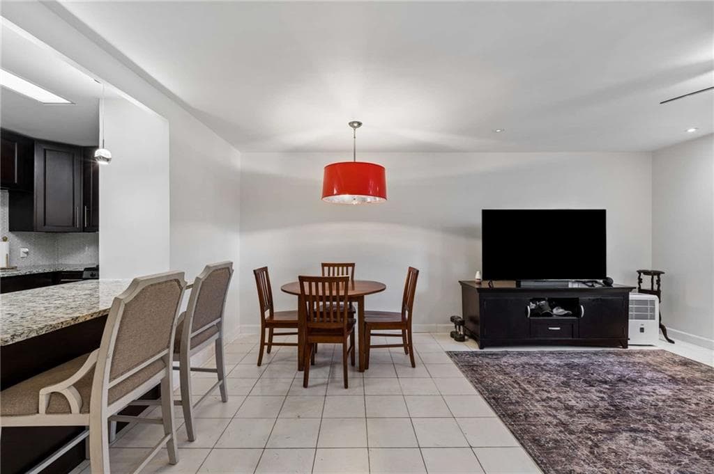 2 bedroom, 2 bathroom, 976 sq ft condominium for sale at 2965 S Pharr Court South Court 219, Atlanta, GA 30305 — photo 9