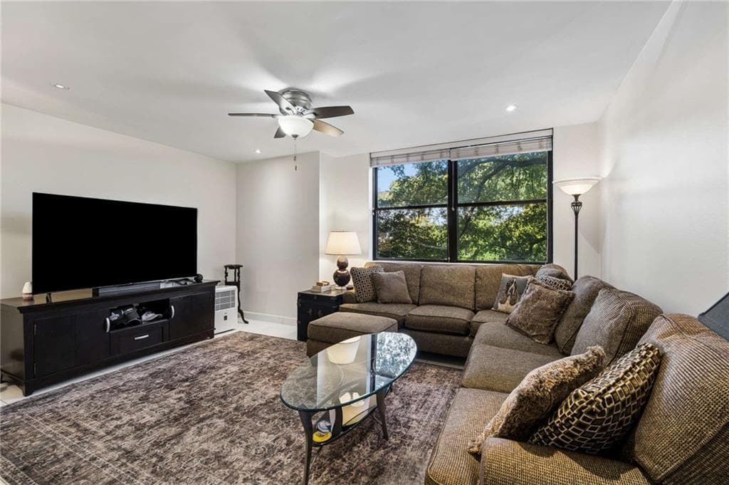 2 bedroom, 2 bathroom, 976 sq ft condominium for sale at 2965 S Pharr Court South Court 219, Atlanta, GA 30305 — photo 10