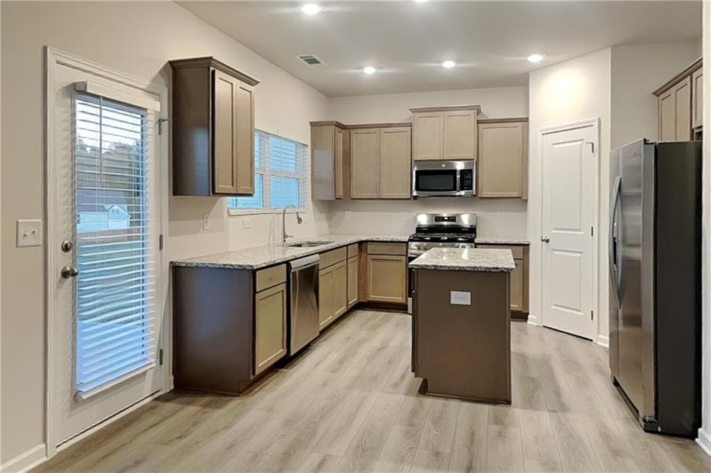 4 bedroom, 3 bathroom, 1,714 sq ft single family residence for rent at 363 Bloomfield Circle, Canton, GA 30114 for $2,200 a month — photo 3