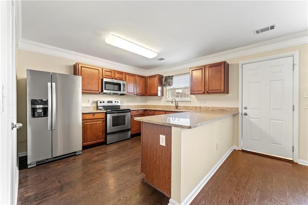3 bedroom, 3 bathroom, 1,898 sq ft single family residence for rent at 2965 Mayfair Drive, Cumming, GA 30040 for $2,150 a month — photo 9