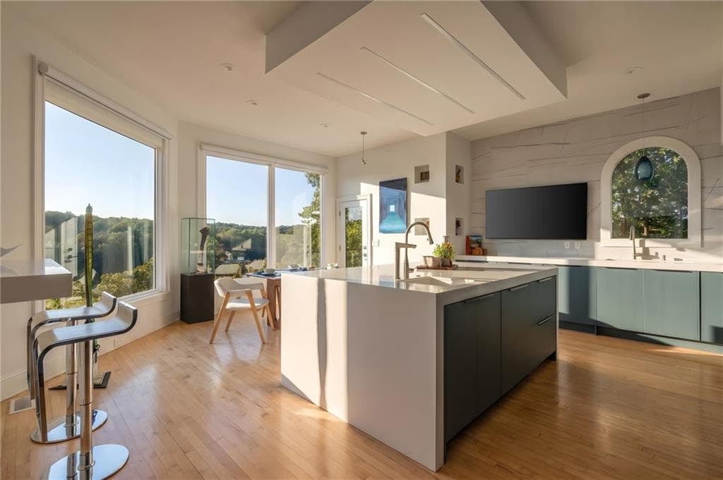 4 bedroom, 4 bathroom, 5,443 sq ft single family residence for sale at 119 Connemara Road, Roswell, GA 30075 — photo 5
