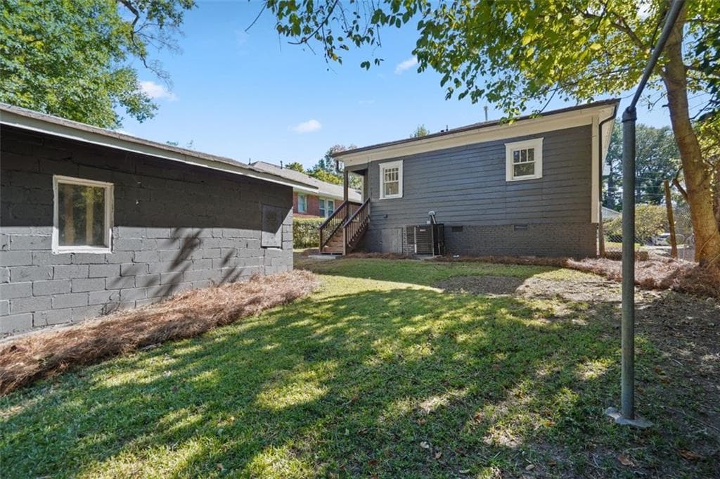 3 bedroom, 2 bathroom, 1,700 sq ft single family residence for sale at 885 Rose Circle, Atlanta, GA 30310 — photo 2