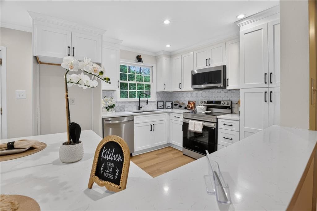 4 bedroom, 2 bathroom, 1,776 sq ft single family residence under contract at 657 Overlook, Jonesboro, GA 30238 — photo 5