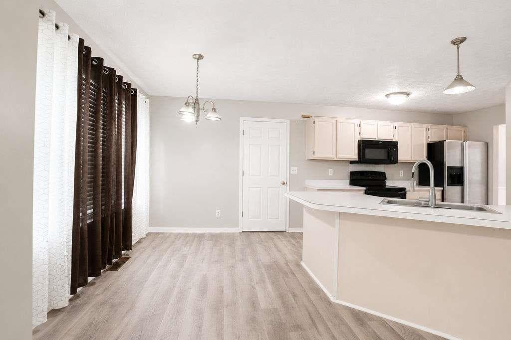 6 bedroom, 4 bathroom single family residence for rent at 775 Stonemill Manor, Lithonia, GA 30058 for $2,350 a month — photo 9