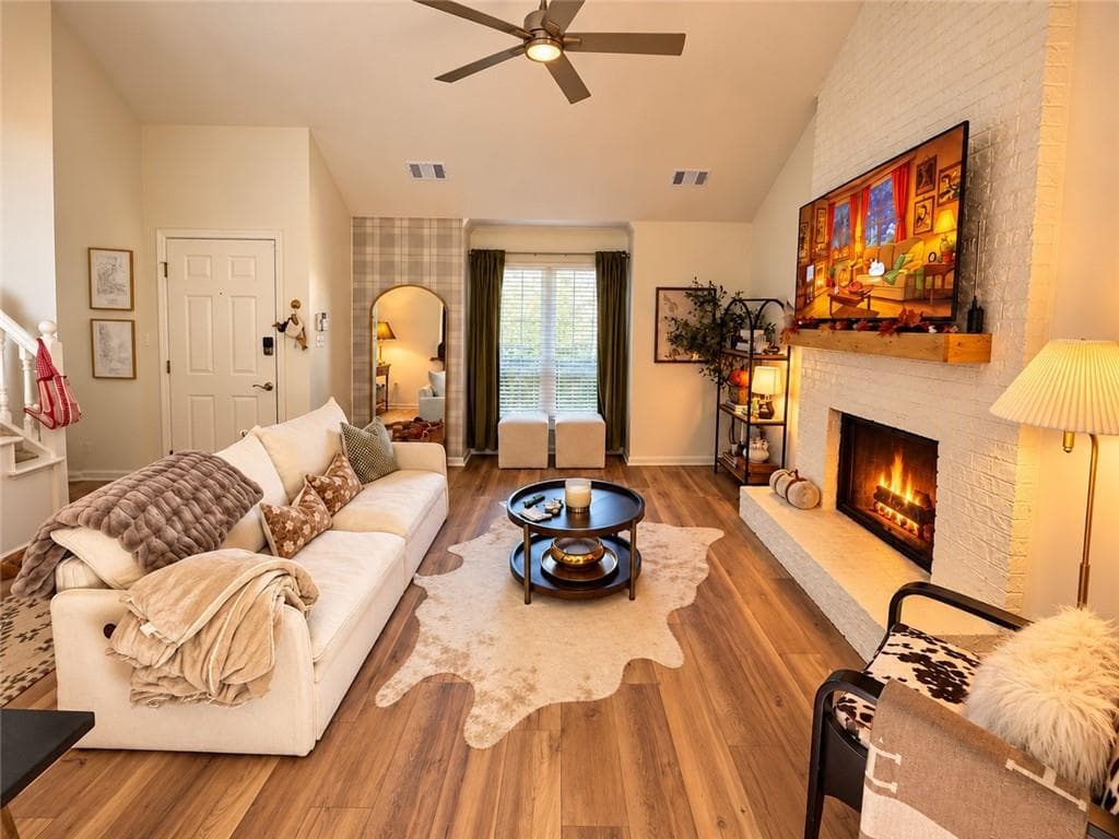 2 bedroom, 2 bathroom, 1,470 sq ft townhouse for rent at 1195 Minhinette, Unit #F Drive F, Roswell, GA 30075 for $3,200 a month — photo 3