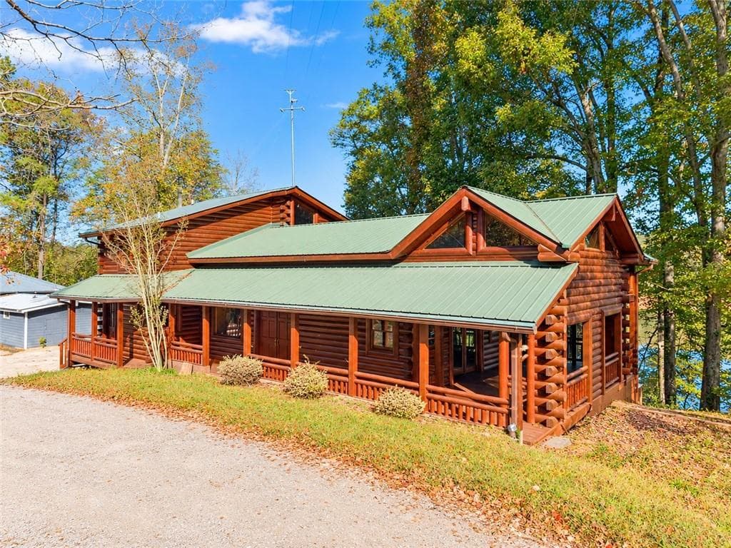 4 bedroom, 3 bathroom, 2,978 sq ft single family residence for sale at 5467 Mount Shores Circle, Gainesville, GA 30506 — photo 3