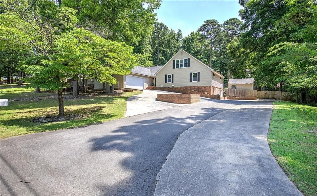 5 bedroom, 6 bathroom, 5,181 sq ft single family residence for sale at 224 Shadowood Drive, Calhoun, GA 30701 — photo 2