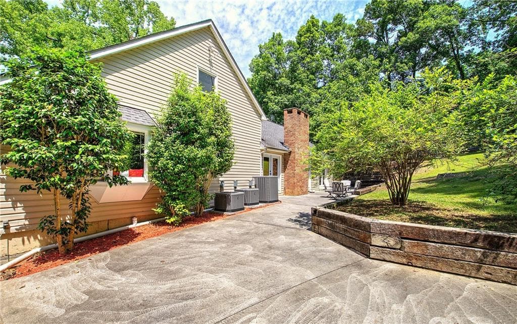 5 bedroom, 6 bathroom, 5,181 sq ft single family residence for sale at 224 Shadowood Drive, Calhoun, GA 30701 — photo 3