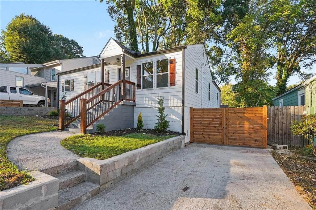 3 bedroom, 2 bathroom, 1,195 sq ft single family residence for sale at 213 Birch Street, Hapeville, GA 30354 — photo 4