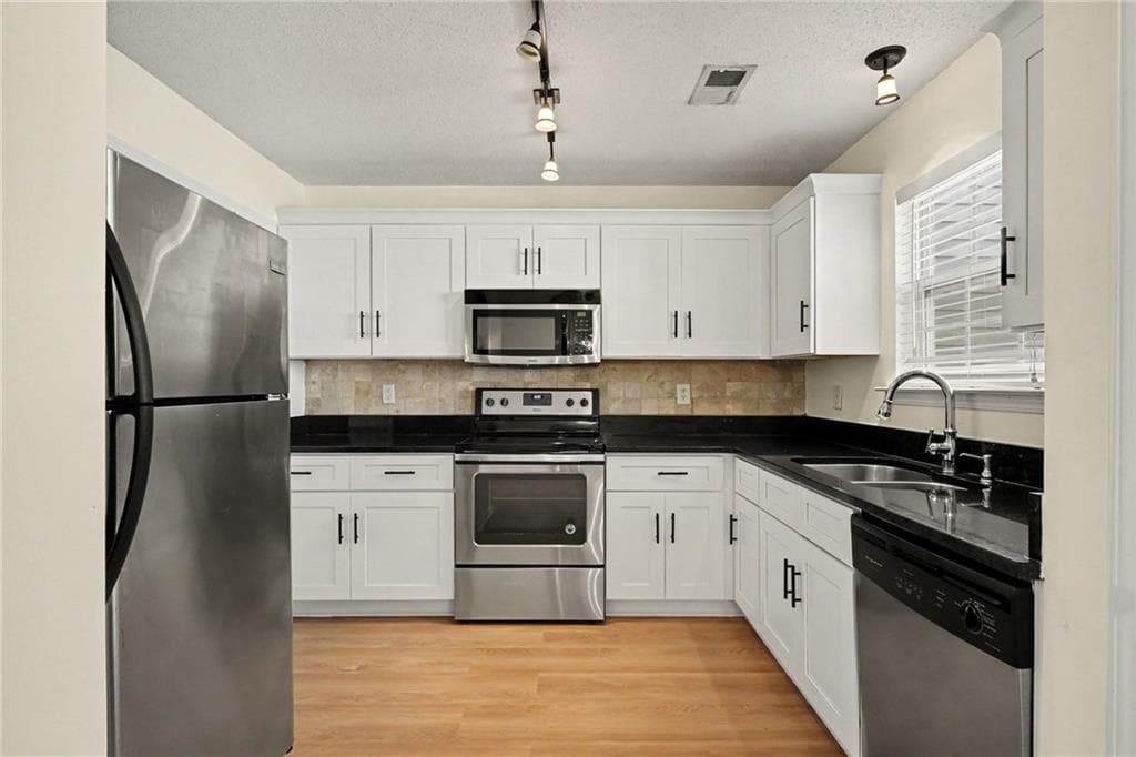 2 bedroom, 2 bathroom, 1,160 sq ft townhouse for sale at 252 Darbys Crossing Court, Hiram, GA 30141 — photo 5