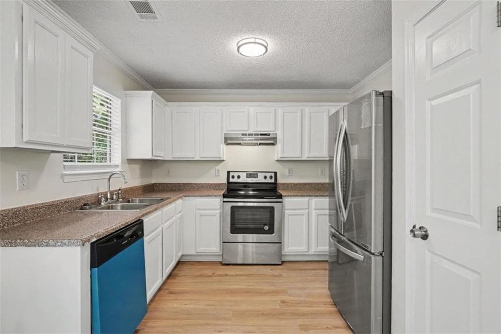 3 bedroom, 2 bathroom, 1,192 sq ft single family residence for sale at 3868 English Valley Drive, Ellenwood, GA 30294 — photo 9
