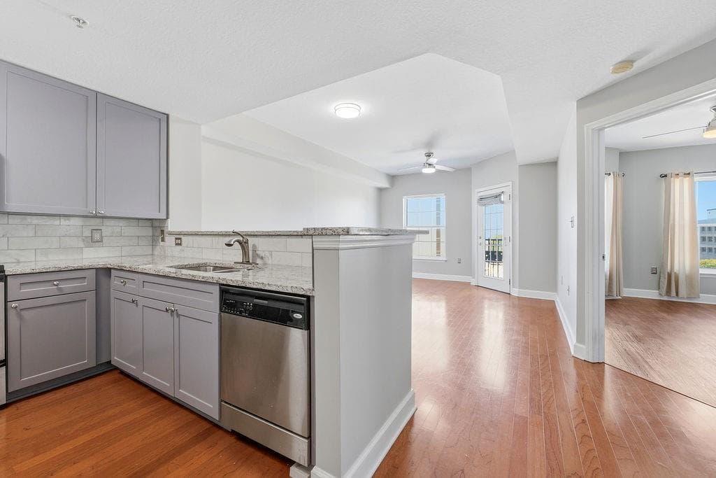 1 bedroom, 1 bathroom, 732 sq ft condominium under contract at 230 E Ponce De Leon Avenue 426, Decatur, GA 30030