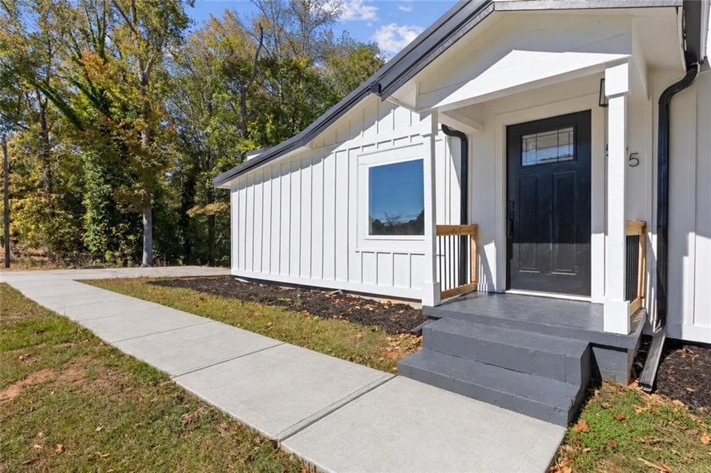 4 bedroom, 2 bathroom, 1,690 sq ft single family residence for sale at 575 Laurelwood Drive, Tyrone, GA 30290