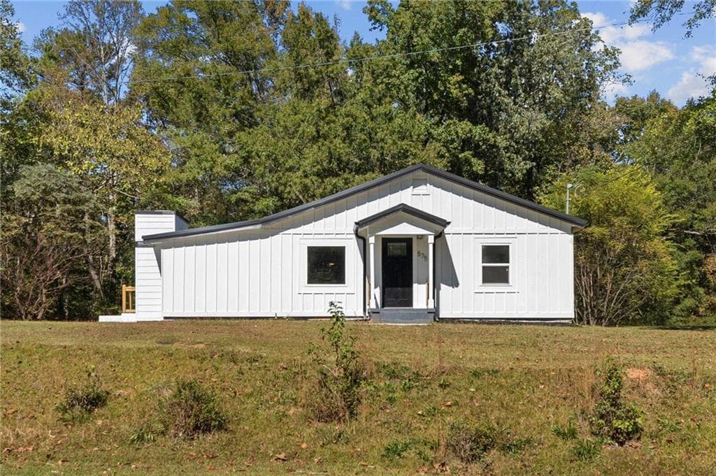 4 bedroom, 2 bathroom, 1,690 sq ft single family residence for sale at 575 Laurelwood Drive, Tyrone, GA 30290 — photo 3