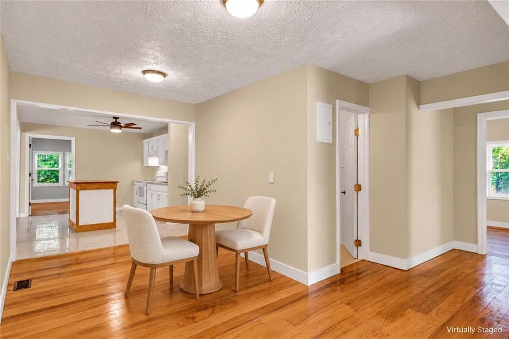 4 bedroom, 2 bathroom, 1,690 sq ft single family residence for sale at 575 Laurelwood Drive, Tyrone, GA 30290 — photo 7