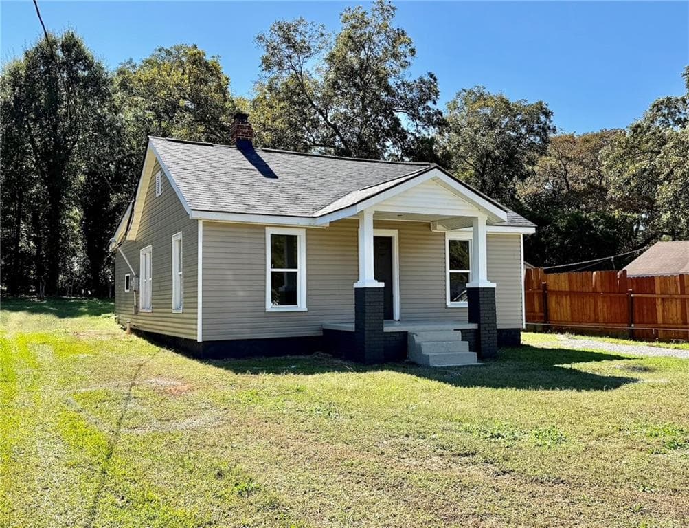 3 bedroom, 2 bathroom, 944 sq ft single family residence for sale at 110 Elizabeth Street, Griffin, GA 30223 — photo 2