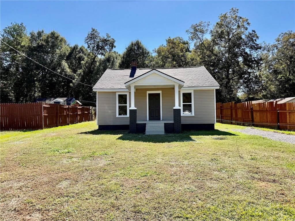 3 bedroom, 2 bathroom, 944 sq ft single family residence for sale at 110 Elizabeth Street, Griffin, GA 30223 — photo 3